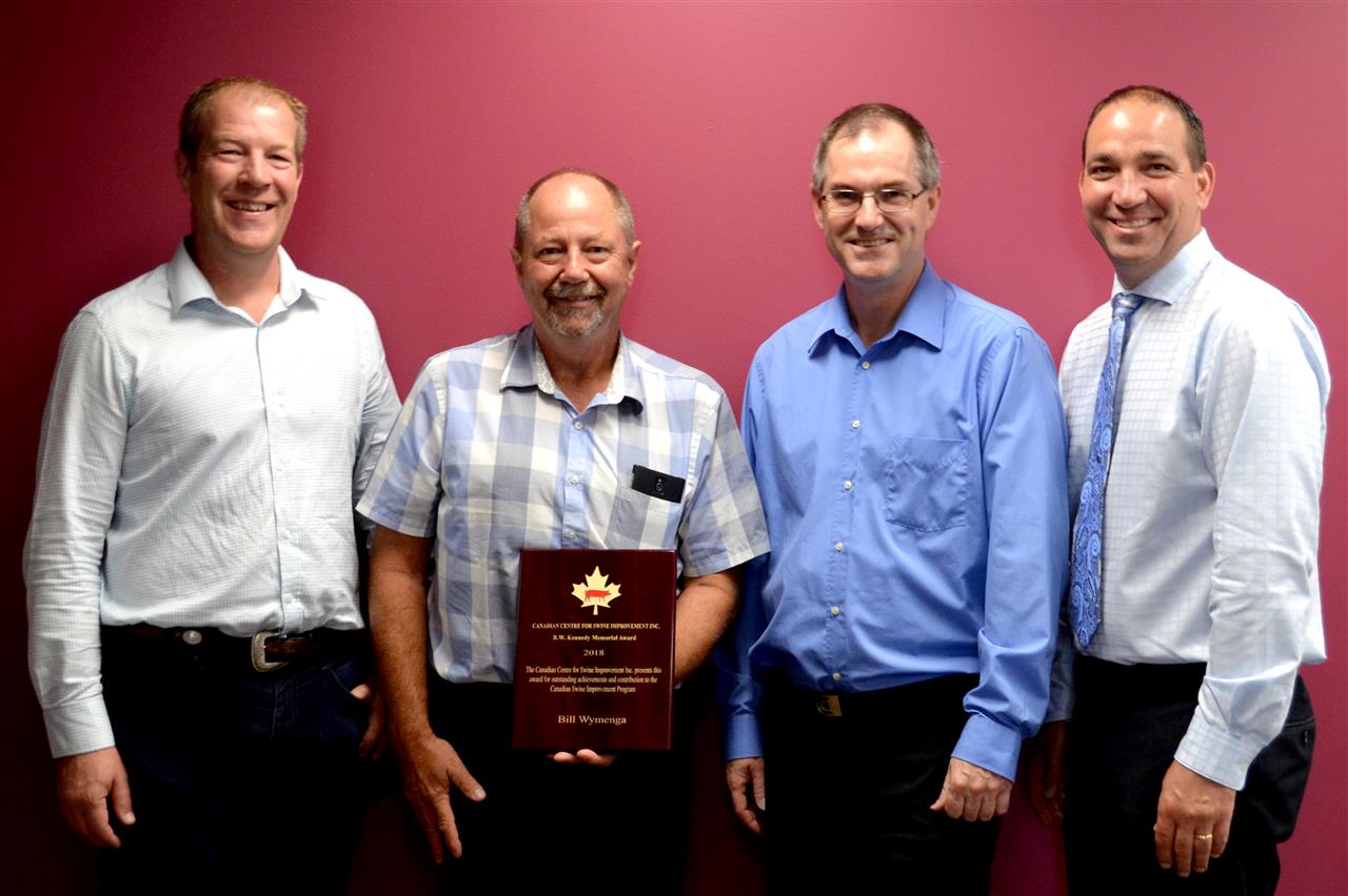 Ontario Pork Producer Bill Wymenga receives the Brian Kennedy award from the Canadian Centre for Swine Improvement
